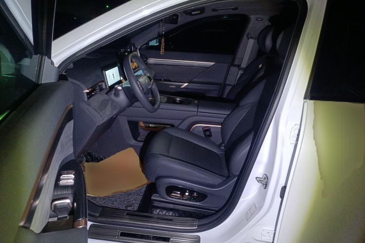 Used Dongfeng eπ eπ008 2024 210Max Range-Extended Version 6 Seats Left Front Seat