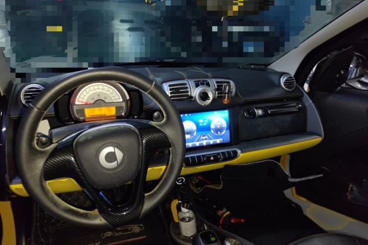 Used smart fortwo 2013 1.0 MHD Hardtop City Ranger Special Edition Center Console