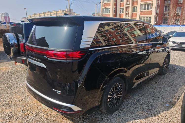 Used Denza D9 2025 DM-i Intelligent Drive 1020 Four-Wheel Drive Flagship Model
