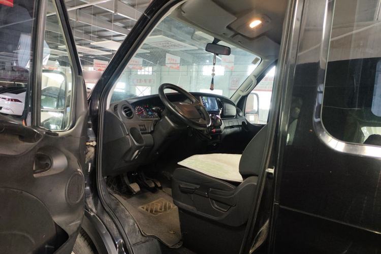 Used Iveco Eurocargo 2021 2.0T Manual Super-Rui Short Wheelbase Low-Roof Side-Hinged Door F1A
