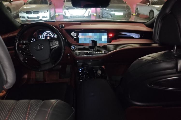 Used Lexus LS 2018 500h Executive Edition China VI Center Console