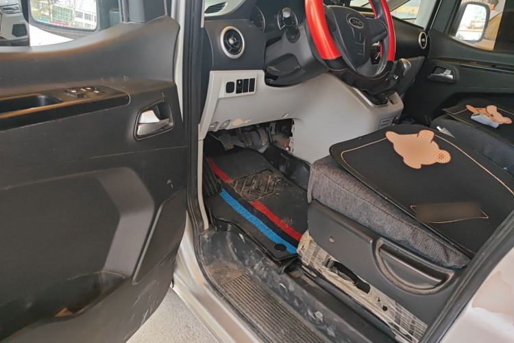 Used JAC Refine M3 2019 PLUS Maker Edition 1.8L Luxury Smart Model with 9 Seats Driver Seat