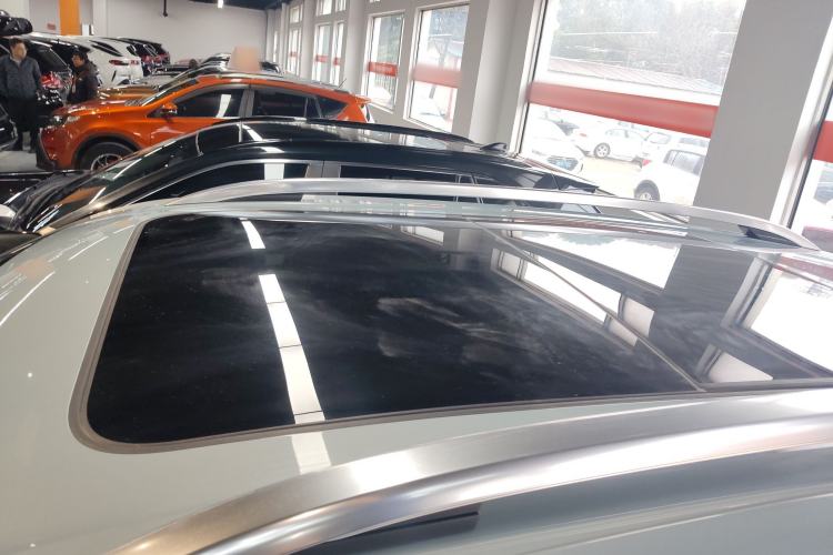 Used Volkswagen Tavendor 2023 330TSI Luxury Touring Edition
