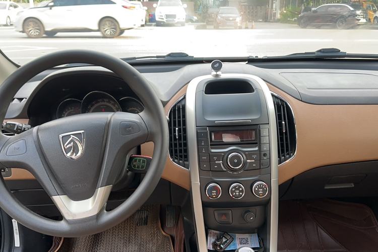 Used Baojun 630 2013 1.5L manual Comfort trim