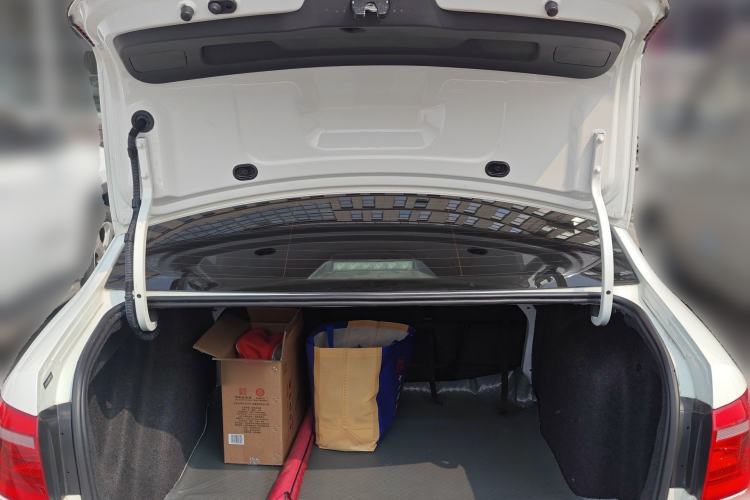 Used Volkswagen Lavida 2013 Revised Classic 1.6L Manual Fashion Edition
