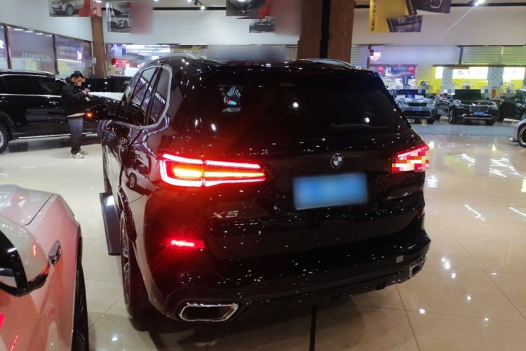 Used BMW X5 2022 Restyled xDrive 30Li Luxury Version M Sport Package
