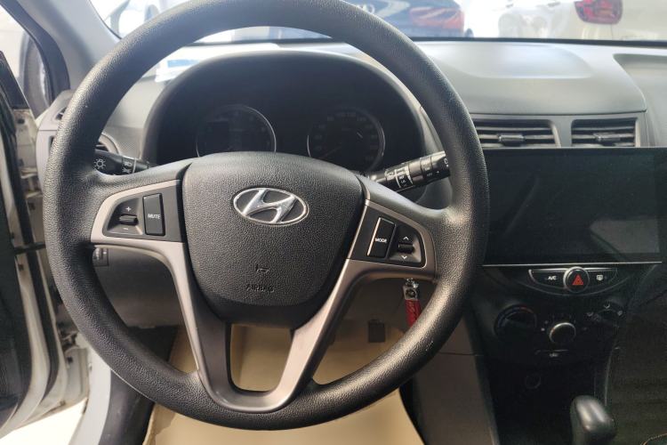 Used Hyundai Verna Ray 2016 1.4L Automatic Leading-Edge GLX