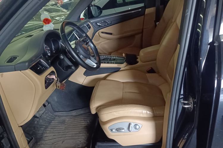 Used Porsche Macan 2017 Macan 2.0T Left Front Seat