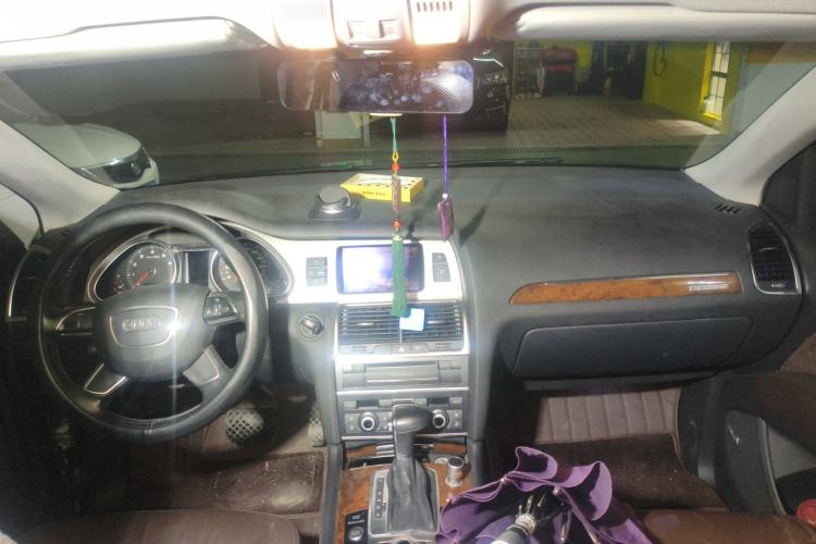 Used Audi Q7 2015 35 TFSI Sport Edition Center Console