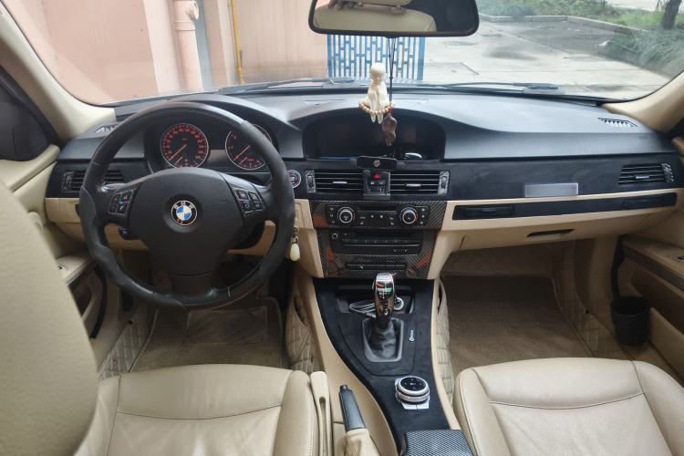 Used BMW 3 Series 2010 320i Luxury Model
