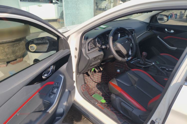 Used Venucia D60 2019 100 000 Honor 1.6L XL Manual Chenku Edition China V Standard
