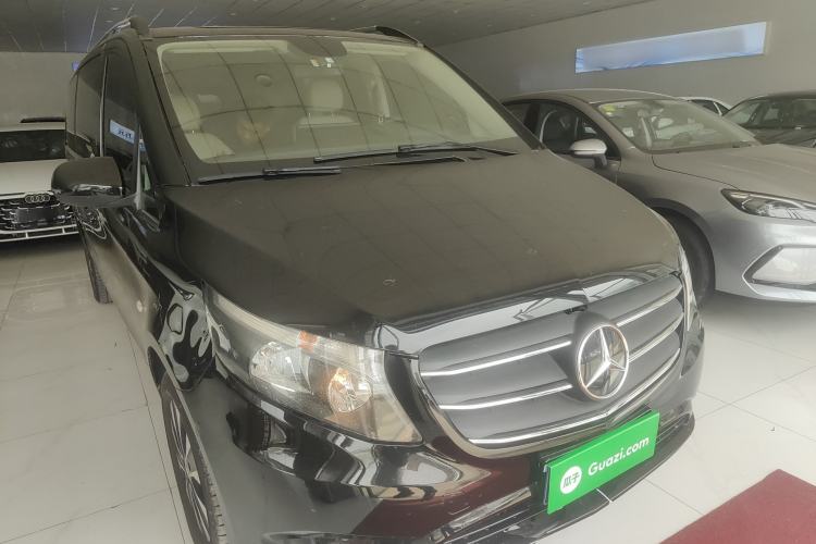 Used Mercedes-Benz Vito 2021 2.0T Elite Version 7 Seats Front Right 45 Deg