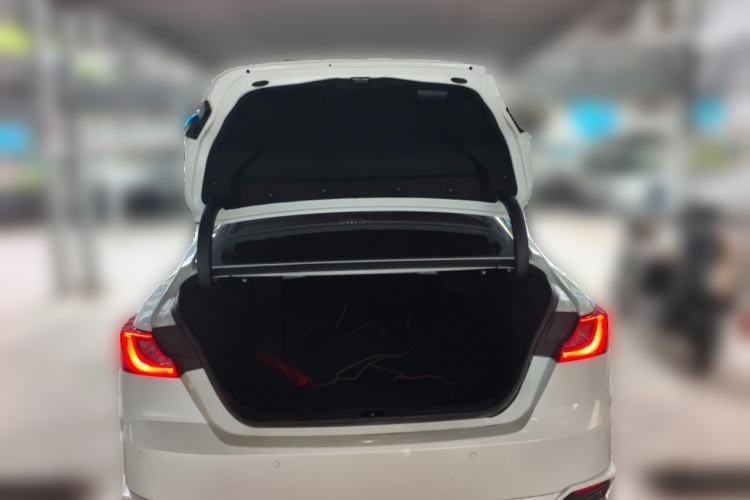 Used Toyota Camry 2026 Model Dual-Engine 2.0HXS Sport Plus Edition Trunk