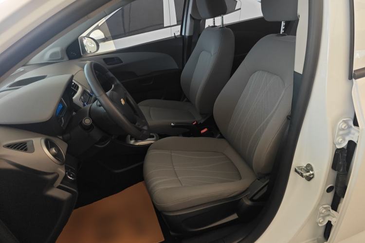 Used Chevrolet Aveo Sonic 2014 Sedan 1.4SL AT Stylish Sunroof Edition Left Front Seat