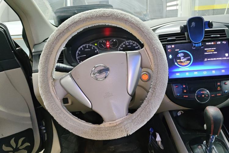 Used Nissan Tiida 2013 1.6L CVT Cool Cafe Edition
