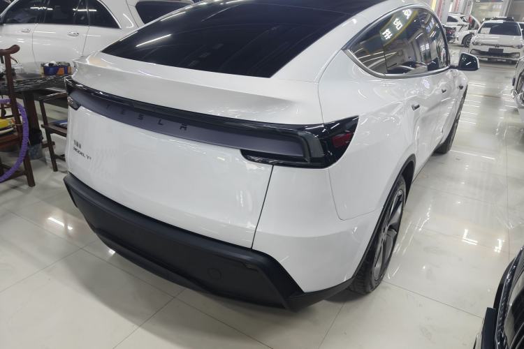 Used Tesla Model Y 2025 Long-Range All-Wheel-Drive Version