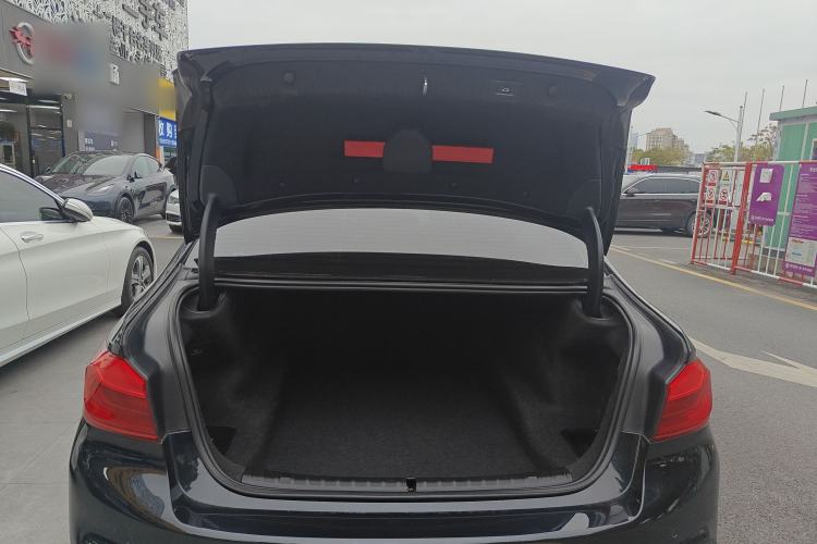 Used BMW 5 Series 2018 Restyled 530Li Leading Edition M Sport Package
