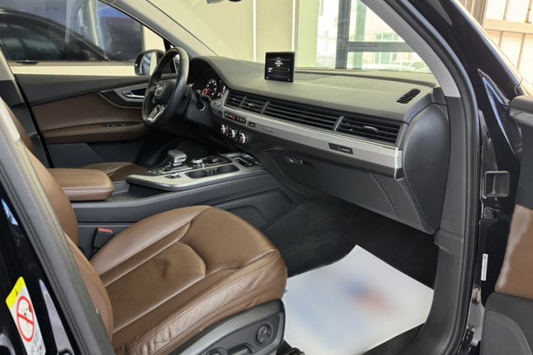 Used Audi Q7 2016 40 TFSI Comfort Model
