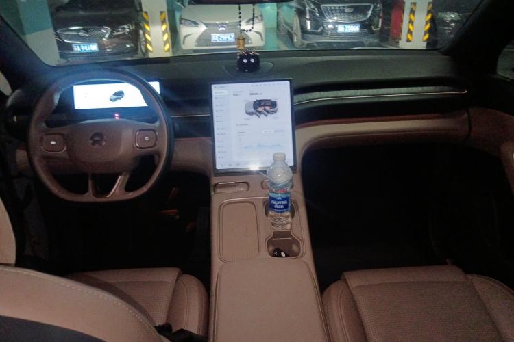 Used Nio ES6 2023 75 kWh Center Console