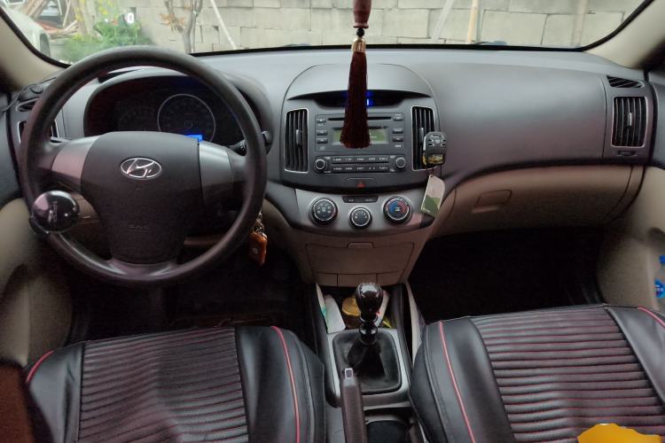 Used Hyundai Celesta 2011 1.6L Manual Comfort Edition Center Console