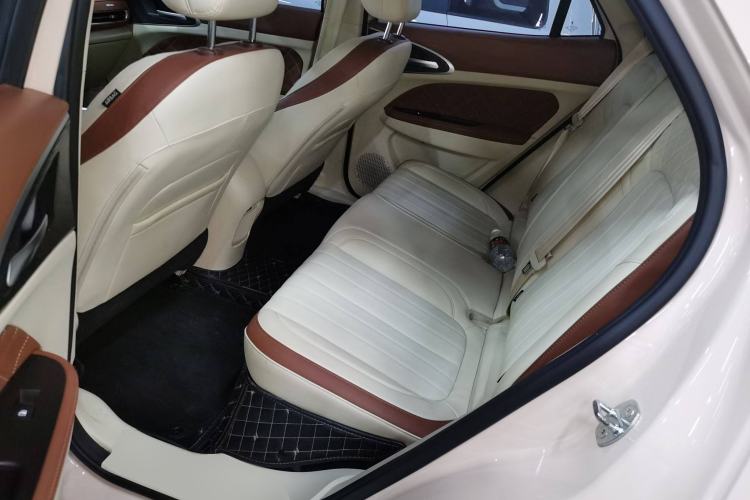 Used ORA Good Cat 2023 401 km Standard Range Luxury Version Lithium Iron Phosphate
