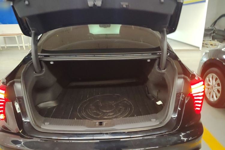 Used Hongqi H5 2023 2.0T Automatic Smart Connect Flagship Edition Trunk