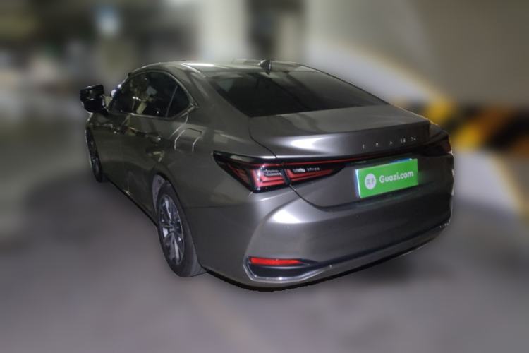 Used Lexus ES 2025 200 Premium Edition Rear Left 45 Deg