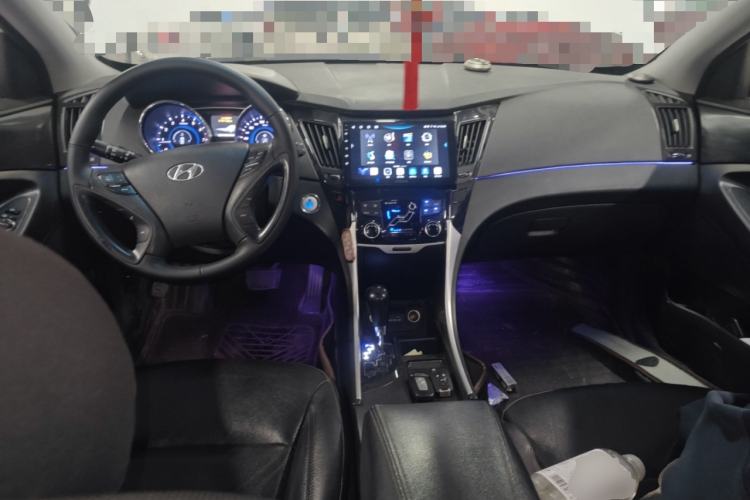 Used Hyundai Sonata 2013 2.4L Automatic Leading Edition China IV Standard Center Console