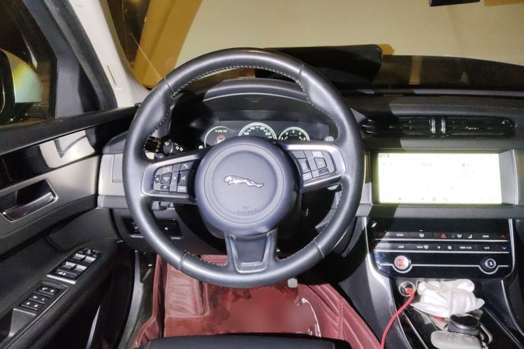 Used Jaguar XFL 2020 XFL 2.0T P200 Two-Wheel-Drive Elite Edition Steering Wheel