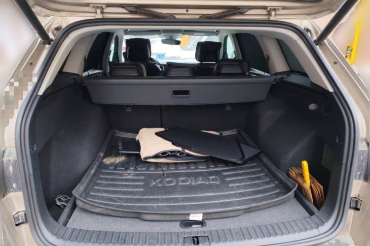 Used Skoda Kodiaq 2019 Facelifted TSI330 5-Seater Two-Wheel-Drive Luxury Enjoyment Edition China VI Standard Trunk