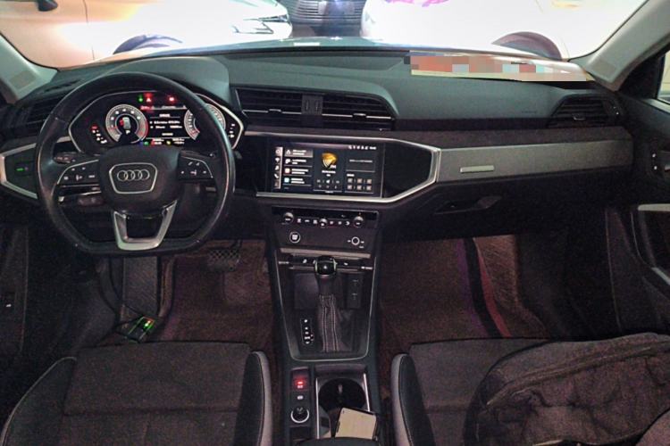 Used Audi Q3 2023 35 TFSI Fashion Dynamic Model (1.5T) Center Console