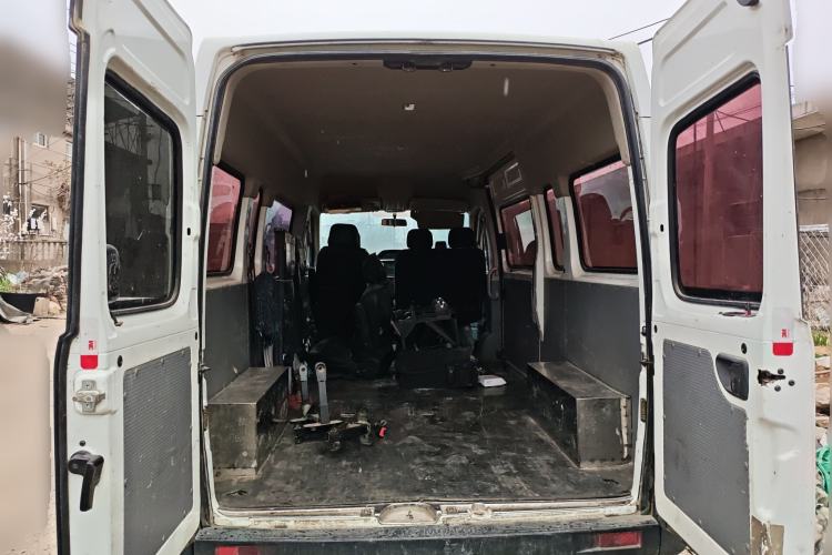 Used SAIC MAXUS Xintu V80 2019 2.5T Classic Version 6-Speed Manual – Aoyuntong Modified Long Wheelbase Mid-Height 7-Seater