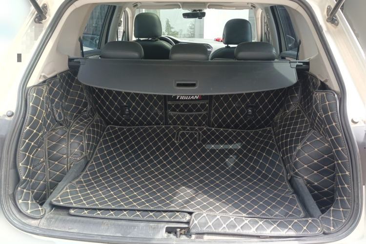 Used Volkswagen Tiguan L 2017 330TSI Automatic Two-Wheel Drive Luxury Edition Trunk