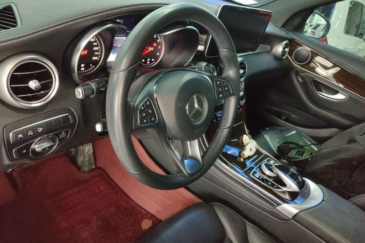 Used Mercedes-Benz GLC 2018 Facelift GLC 260 4MATIC Luxury Edition
