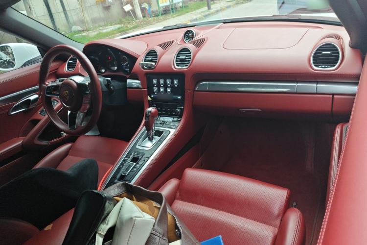 Used Porsche 718 2022 Boxster 2.0T Center Console