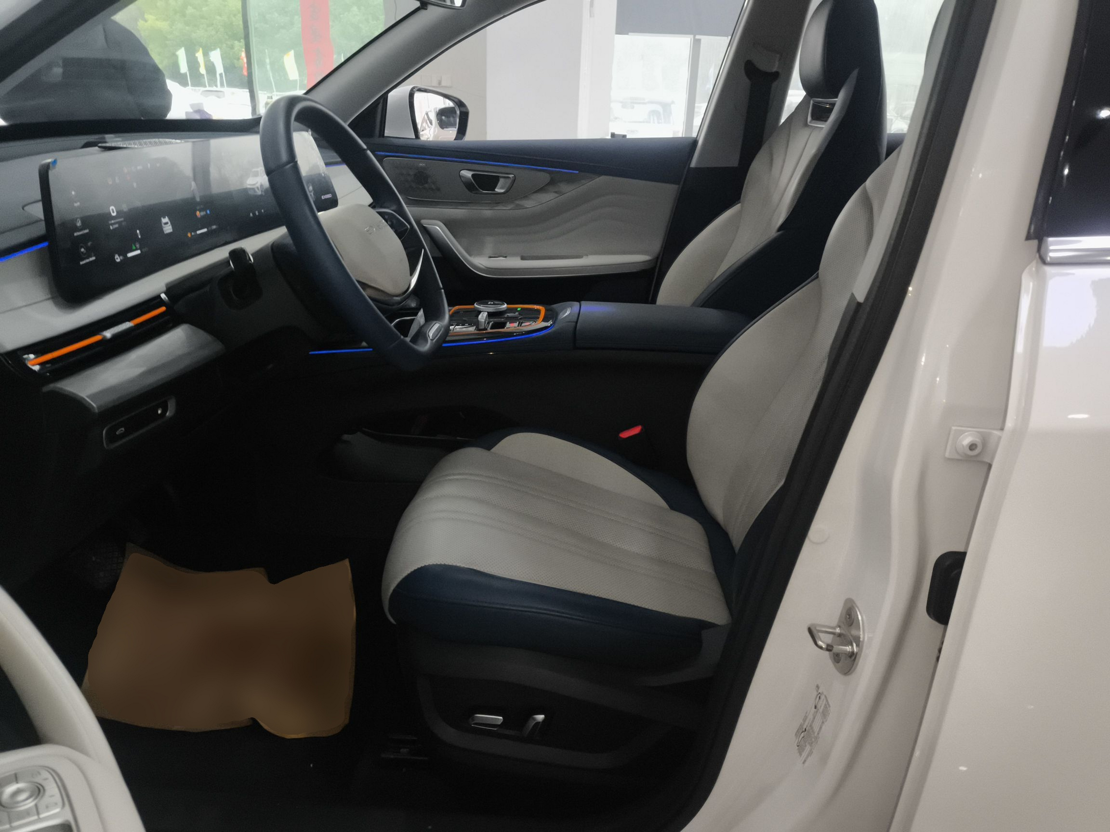 Переднее сиденье в автомобиле