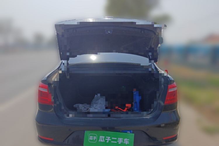 Used Volkswagen Bora 2013 1.6L Manual Fashion Edition Trunk