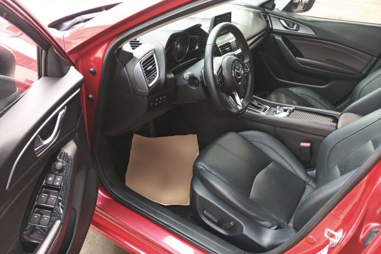 Used Mazda 3 Axela 2017 Hatchback 2.0L Automatic Sport Model China V Emission Standard Left Front Seat