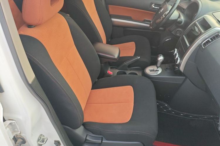 Used Dongfeng Fengdu MX6 2016 2.0L CVT Two-Wheel Drive All-Around Version