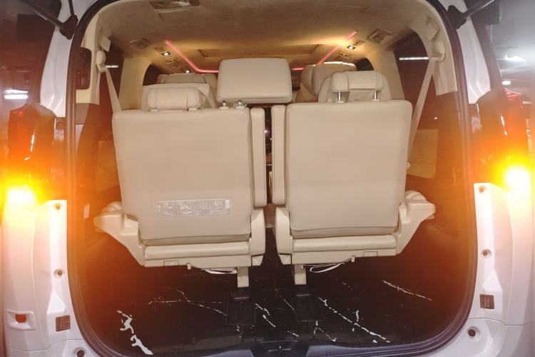 Used Toyota Alphard 2021 Dual-Engine 2.5L Luxury Edition
