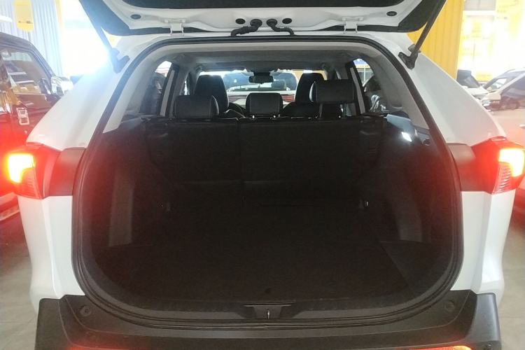 Used Toyota RAV4 2023 2.0L CVT Two-Wheel Drive Fashion Edition
