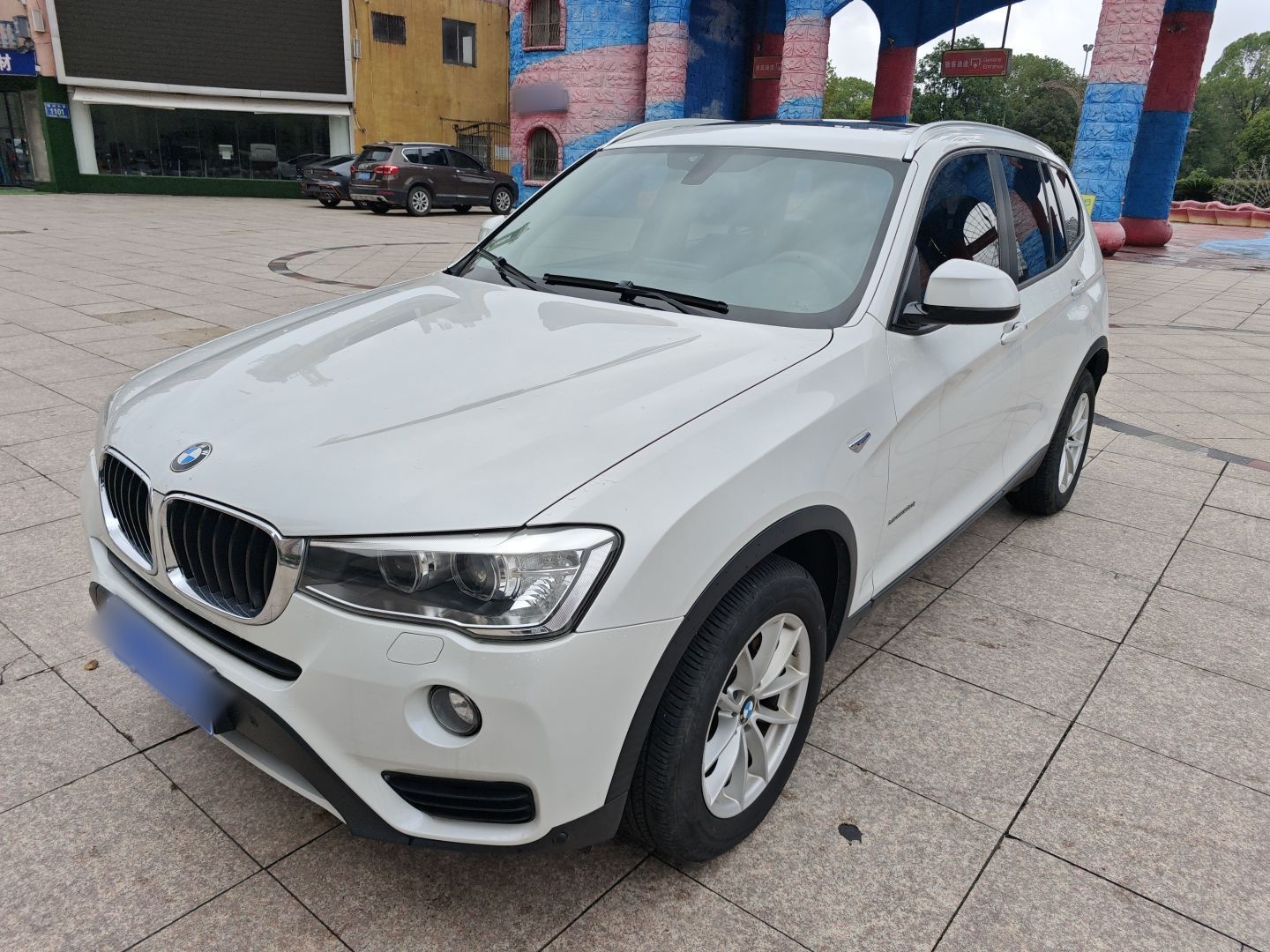 Под передней частью автомобиля