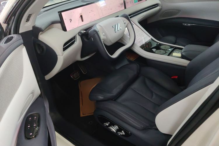 Used IM LS7 2023 90 kWh Elite Rear-Drive Version
