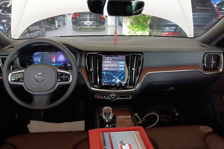 Used Volvo V60 2024 B5 Zhiyuan Luxury Edition
