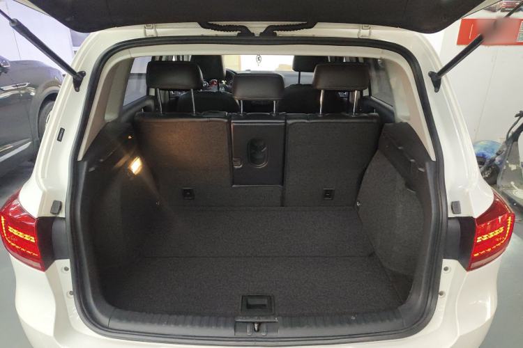 Used Volkswagen Tiguan 2016 280TSI Automatic Two-Wheel Drive Silk Road Comfort Edition Trunk