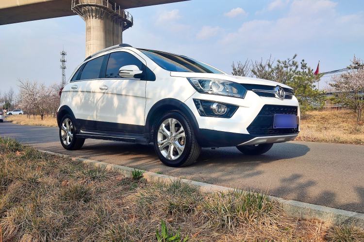 Used BAIC Senova X25 2015 1.5L manual Comfort trim level