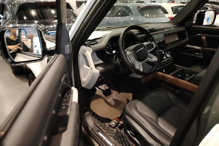 Used Land Rover Defender 2023 Facelift 110 3.0T P400 X-DYNAMIC HSE Interior 3
