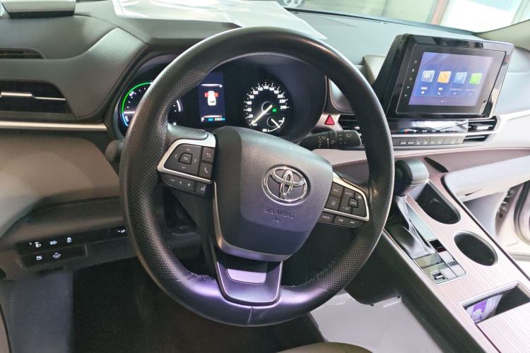 Used Toyota Granvia 2023 2.5L Hybrid Luxury Edition