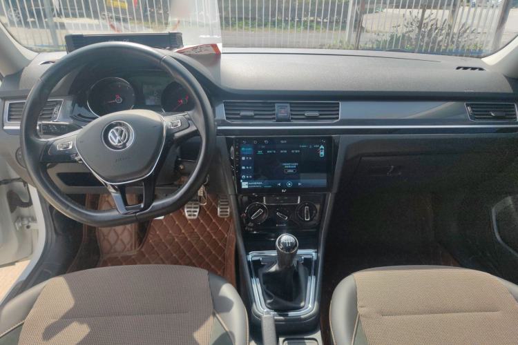 Used Volkswagen C-TREK 2018 1.5L Manual Comfort Model Center Console