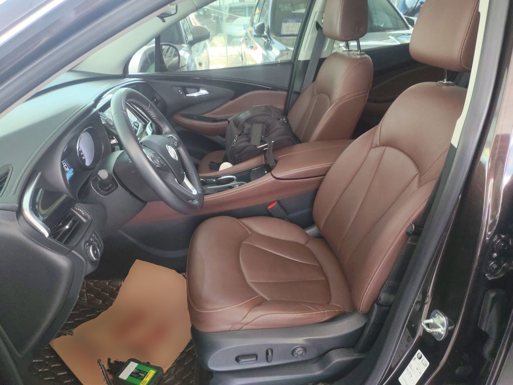 Переднее сиденье в автомобиле